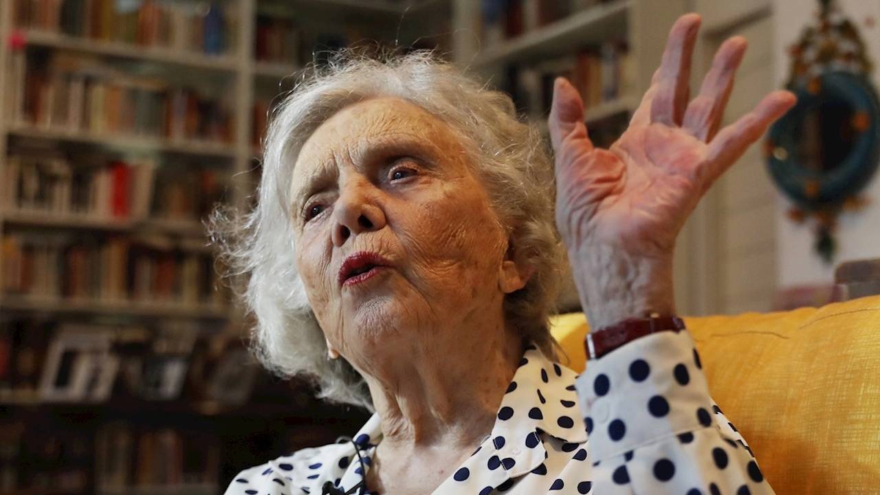 Elena Poniatowska celebra 89 años de libros, periodismo y premios