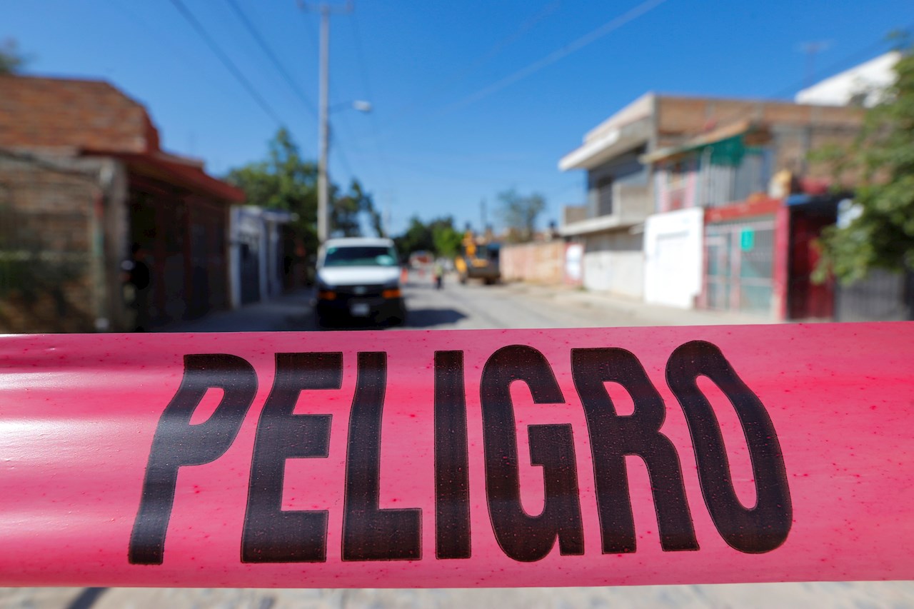Una fosa con al menos 70 bolsas con restos humanos es hallada en Jalisco