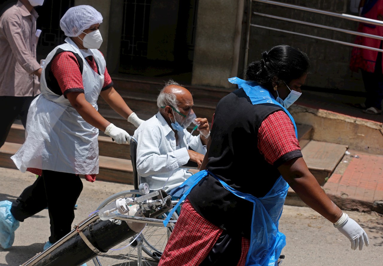 Regiones de India declaran epidemia por el  “hongo negro”, recurrente en sus pacientes Covid