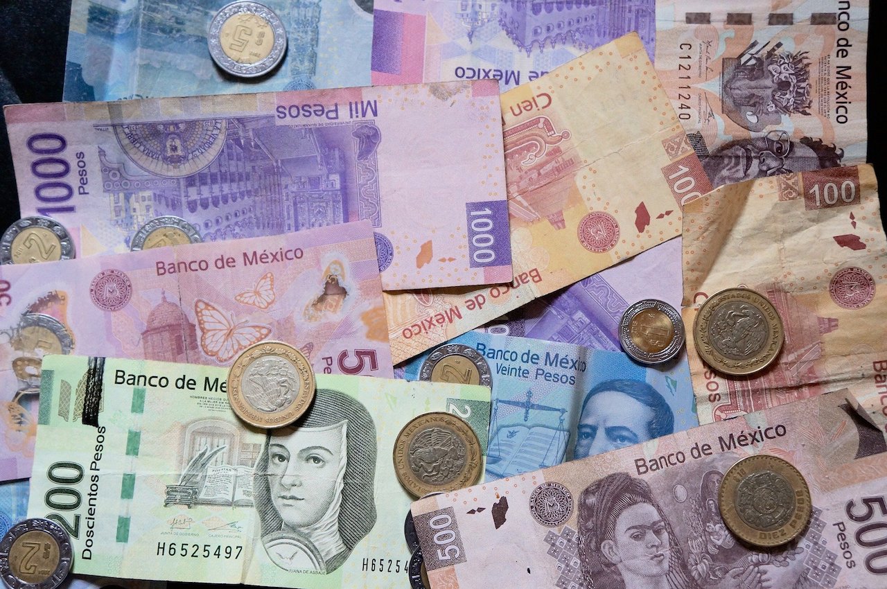 El peso mexicano fue la segunda moneda más apreciada en 2022