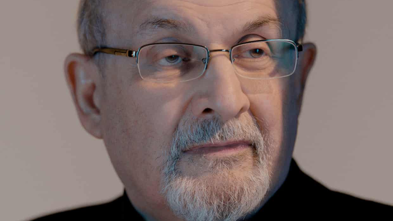 ‘Soy estúpidamente optimista, me ayudó a pasar los malos años’: Salman Rushdie