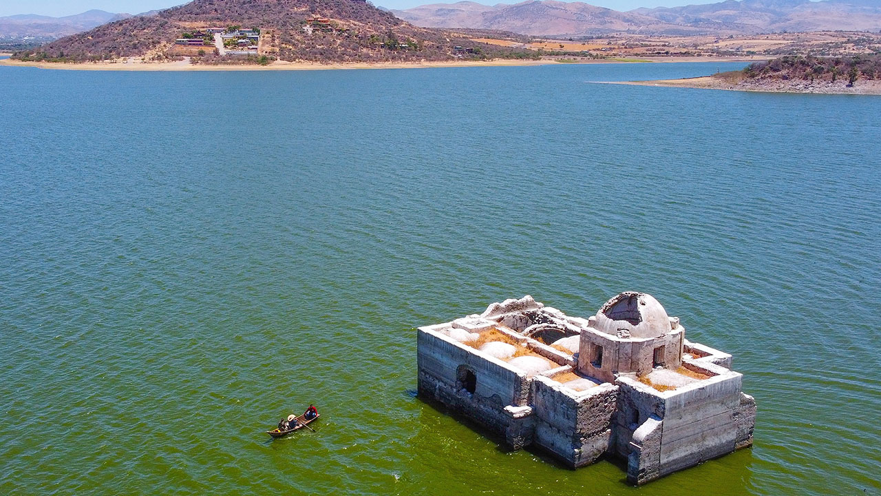 Sequía en Guanajuato desenterró un templo del siglo XIX que estaba bajo el agua