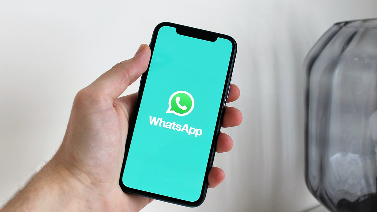Deberías preocuparte por la cantidad de información que WhatsApp comparte con Facebook