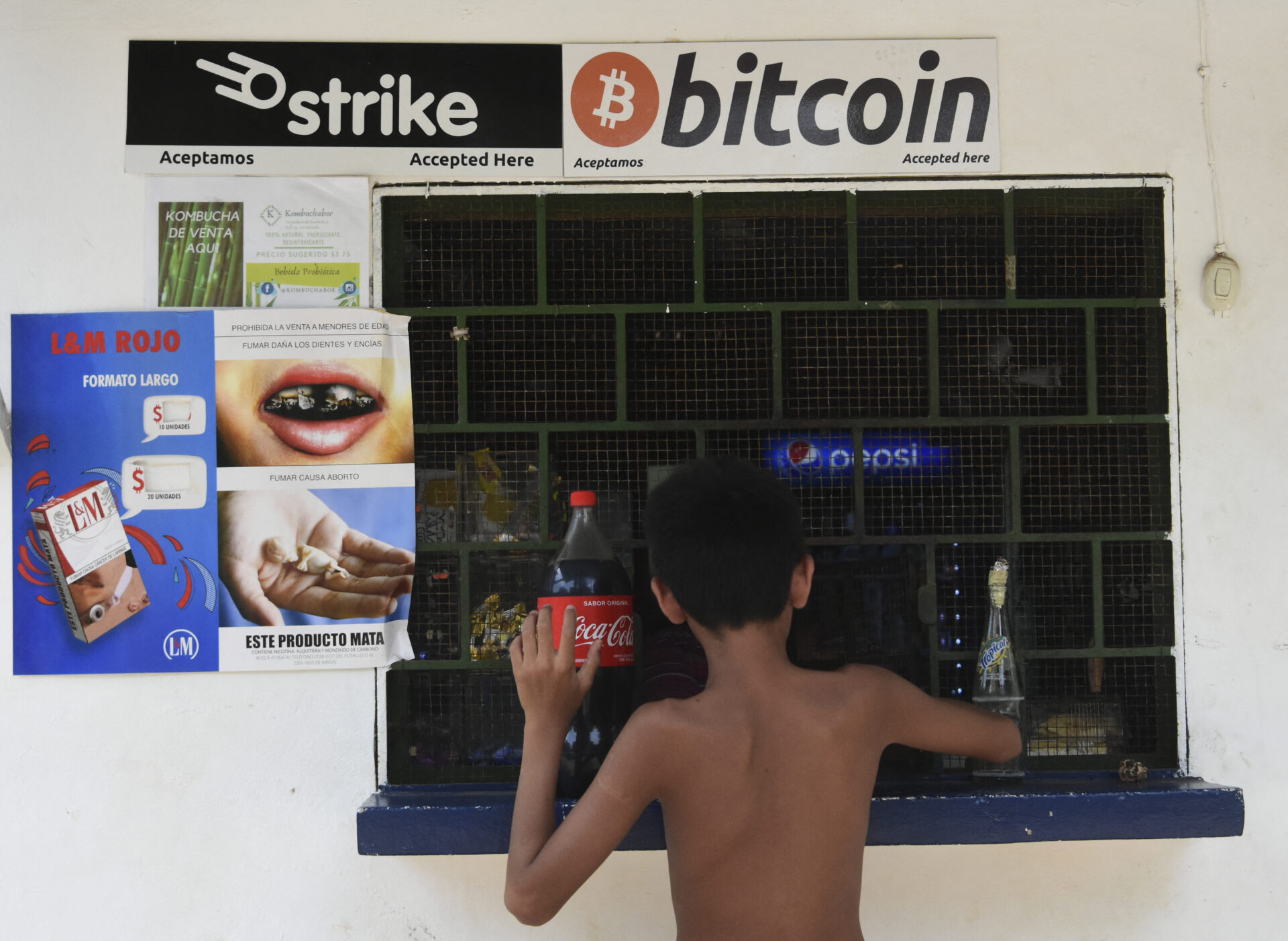 La comunidad playera de El Salvador que cambió los dólares por los bitcoins