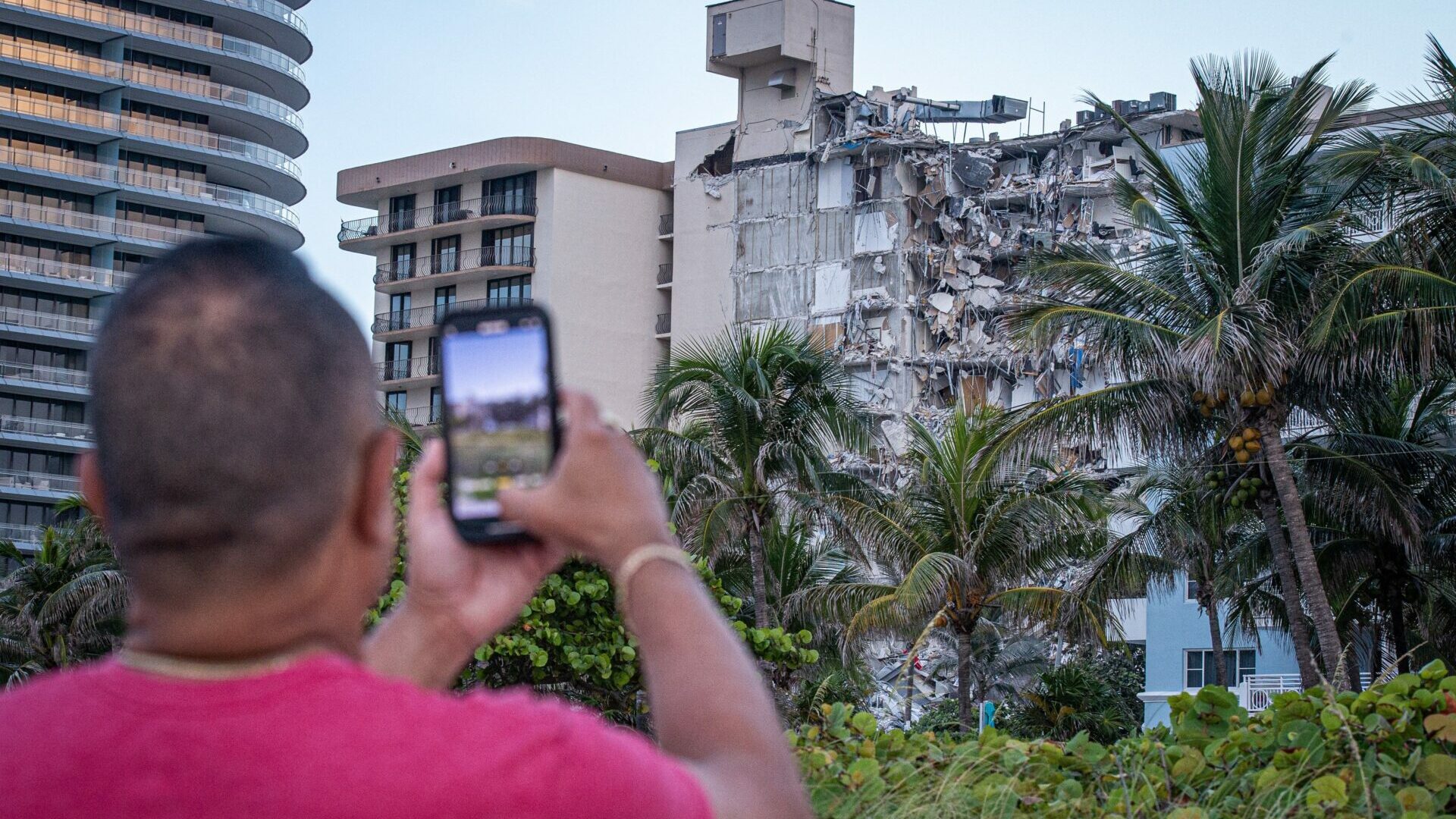 El derrumbe del edificio en Miami ya suma 60 muertes