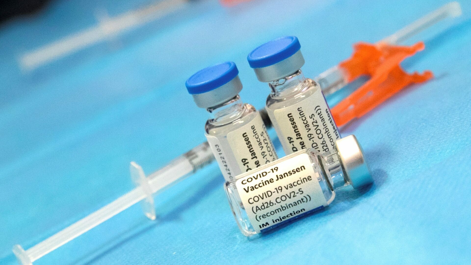 La FDA pide a Johnson & Johnson desechar 60 millones de vacunas por posible contaminación