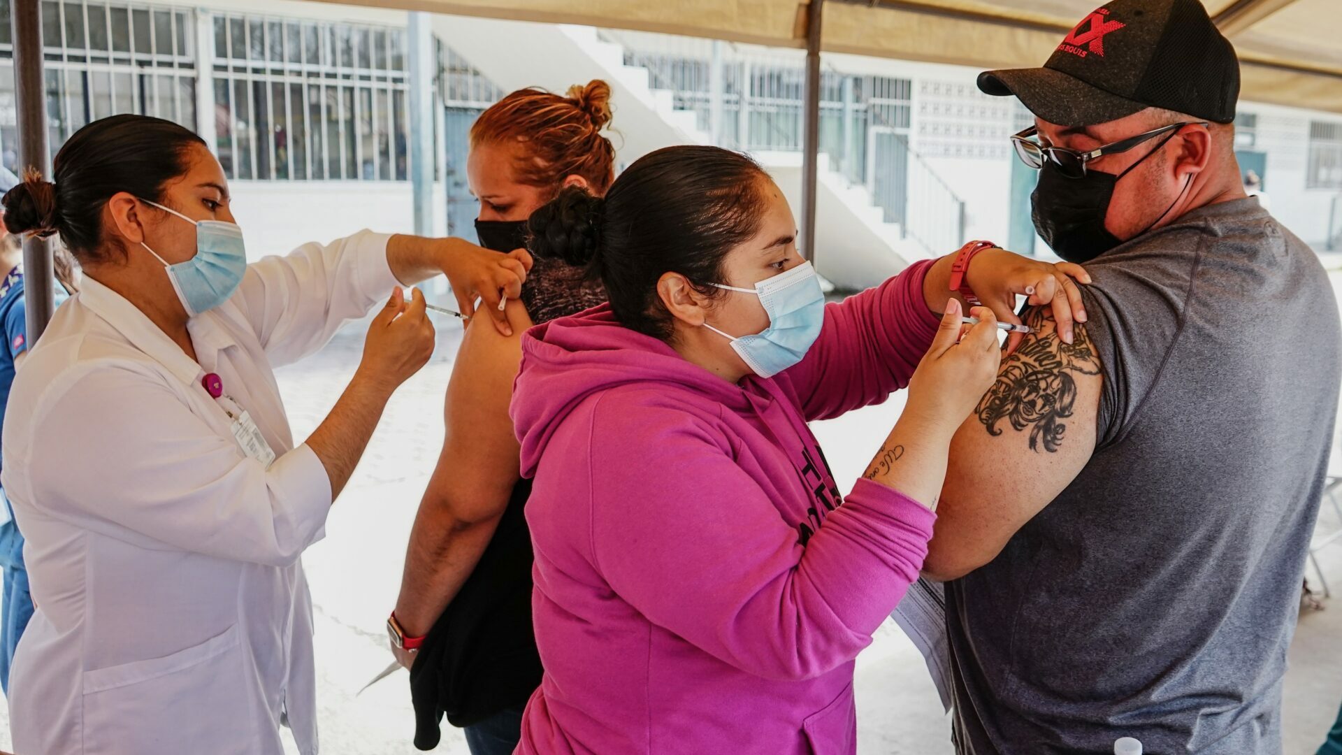Baja California, primera entidad que completa la vacunación a mayores de 18 años