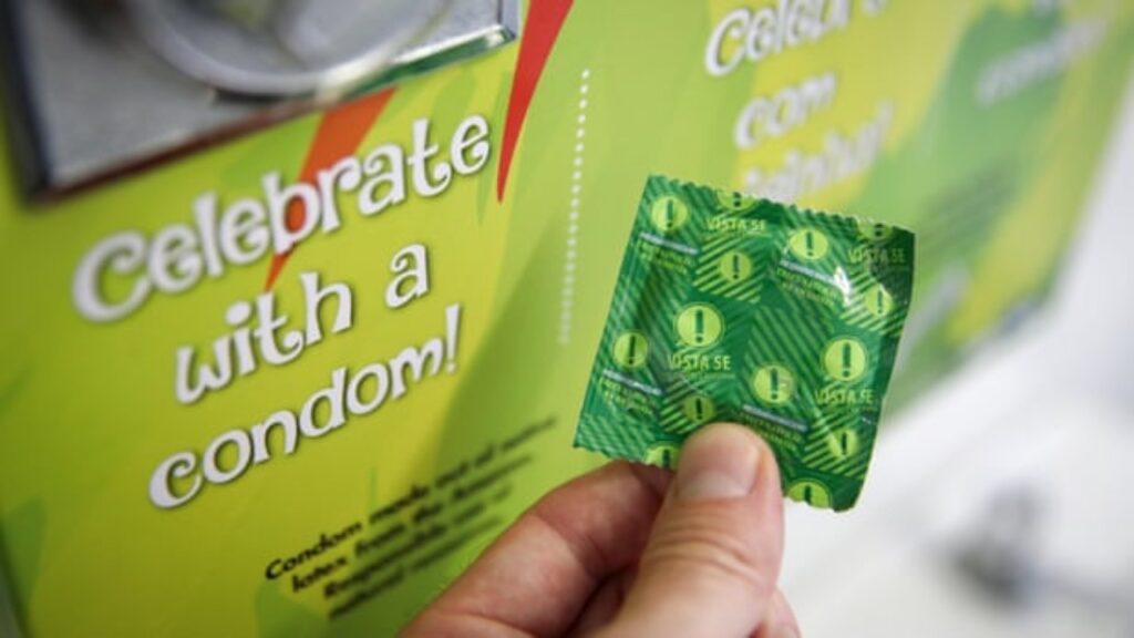 Advierten a atletas olímpicos que no usen 160,000 condones gratis