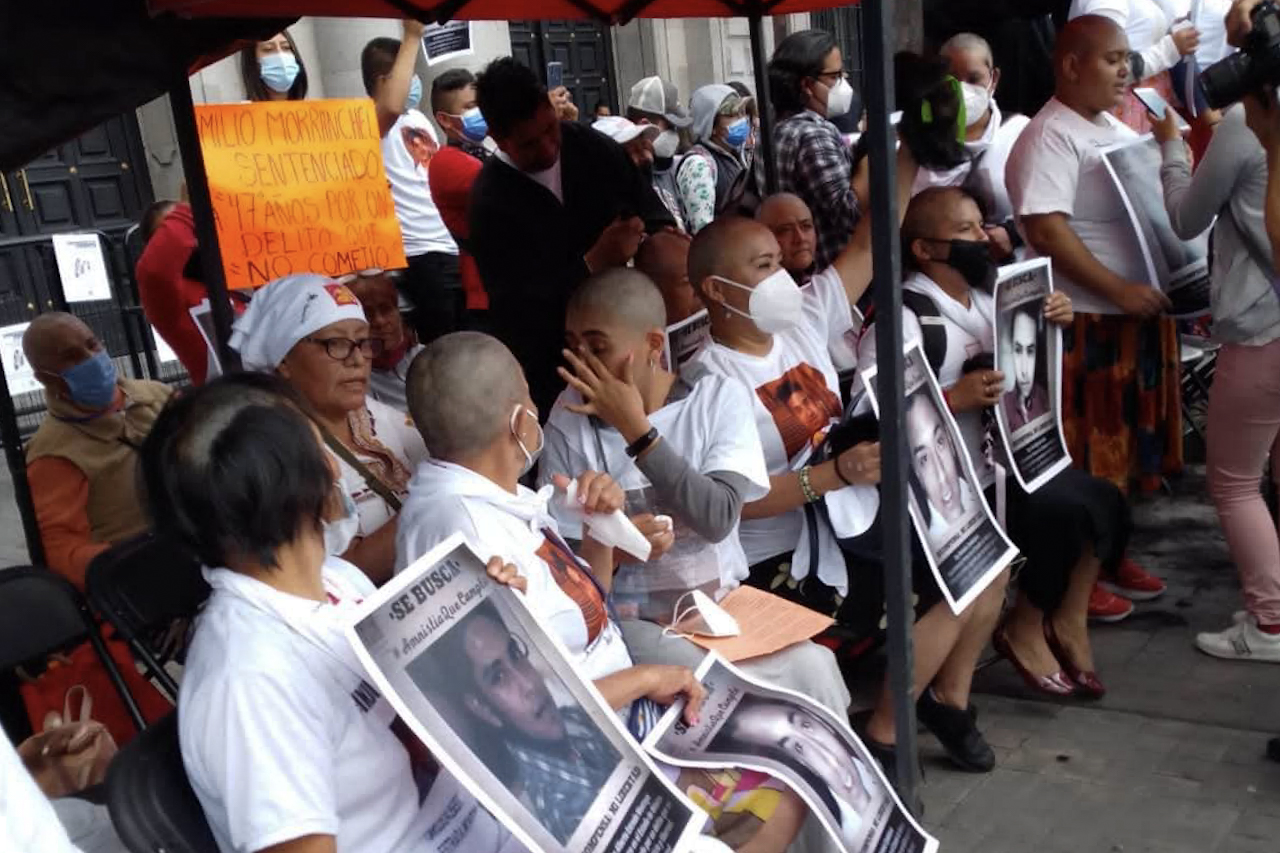 Mujeres se rapan por resistencia de jueces a dar amnistía a presos del Edomex