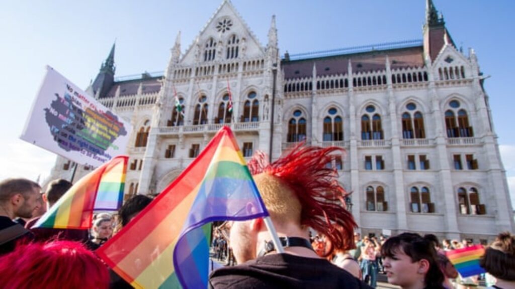 Las aulas de Hungría se han convertido en el nuevo campo de batalla contra la ‘ideología LGBT’