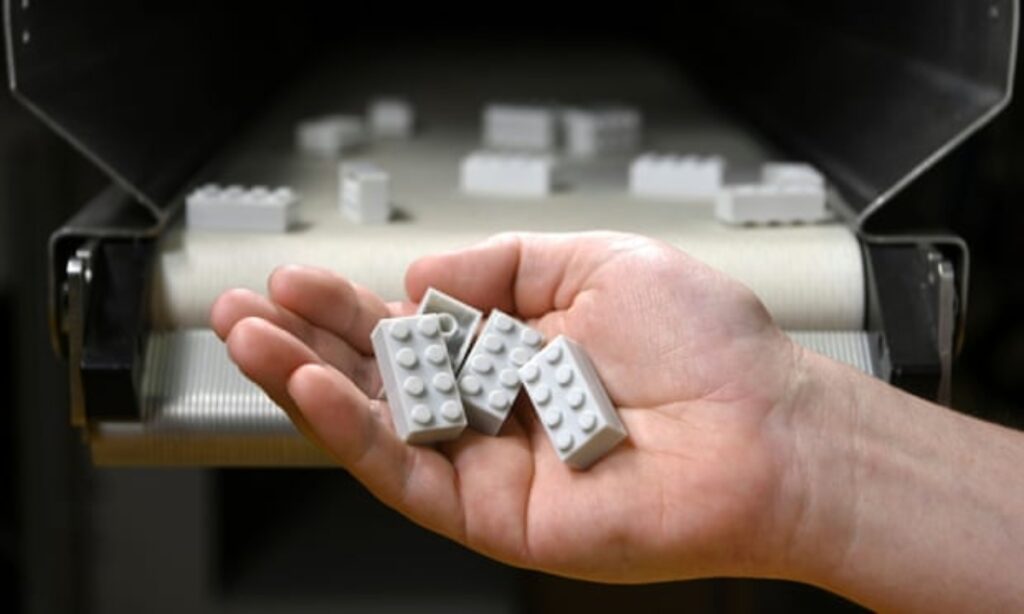 Lego desarrolla los primeros bloques hechos con botellas de plástico reciclado