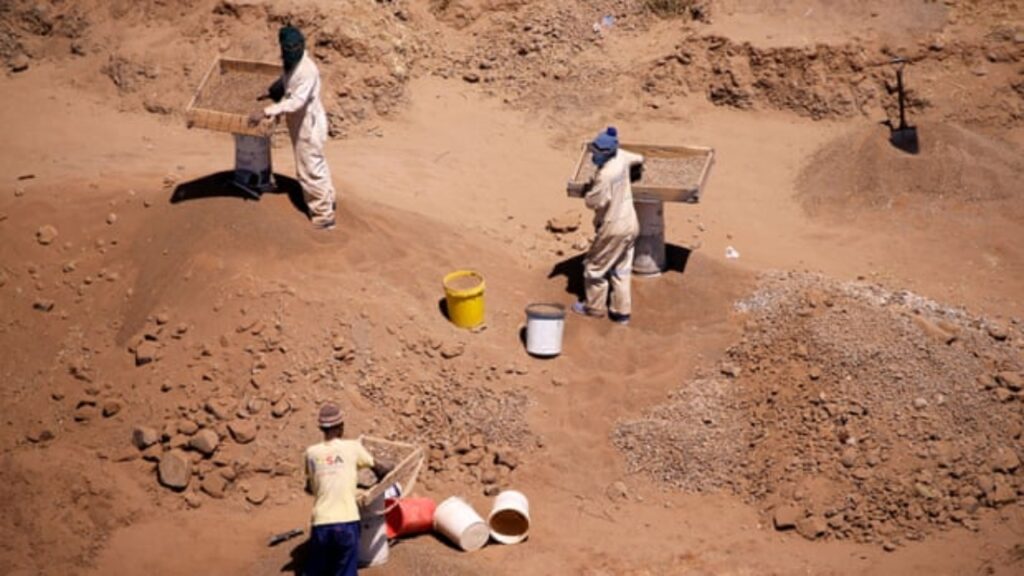 Encuentran cuerpos de 20 mineros presuntamente ilegales en Sudáfrica