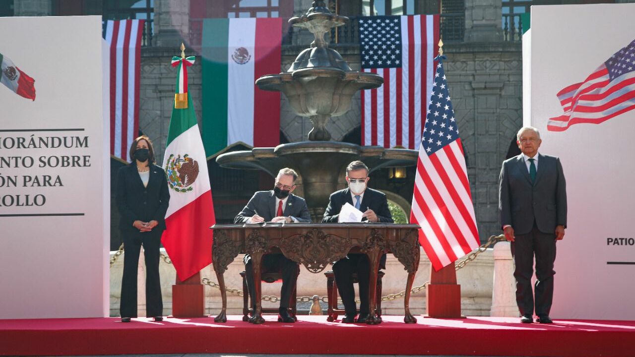 México y EU firman memorándum para aplicar programas de AMLO en Centroamérica