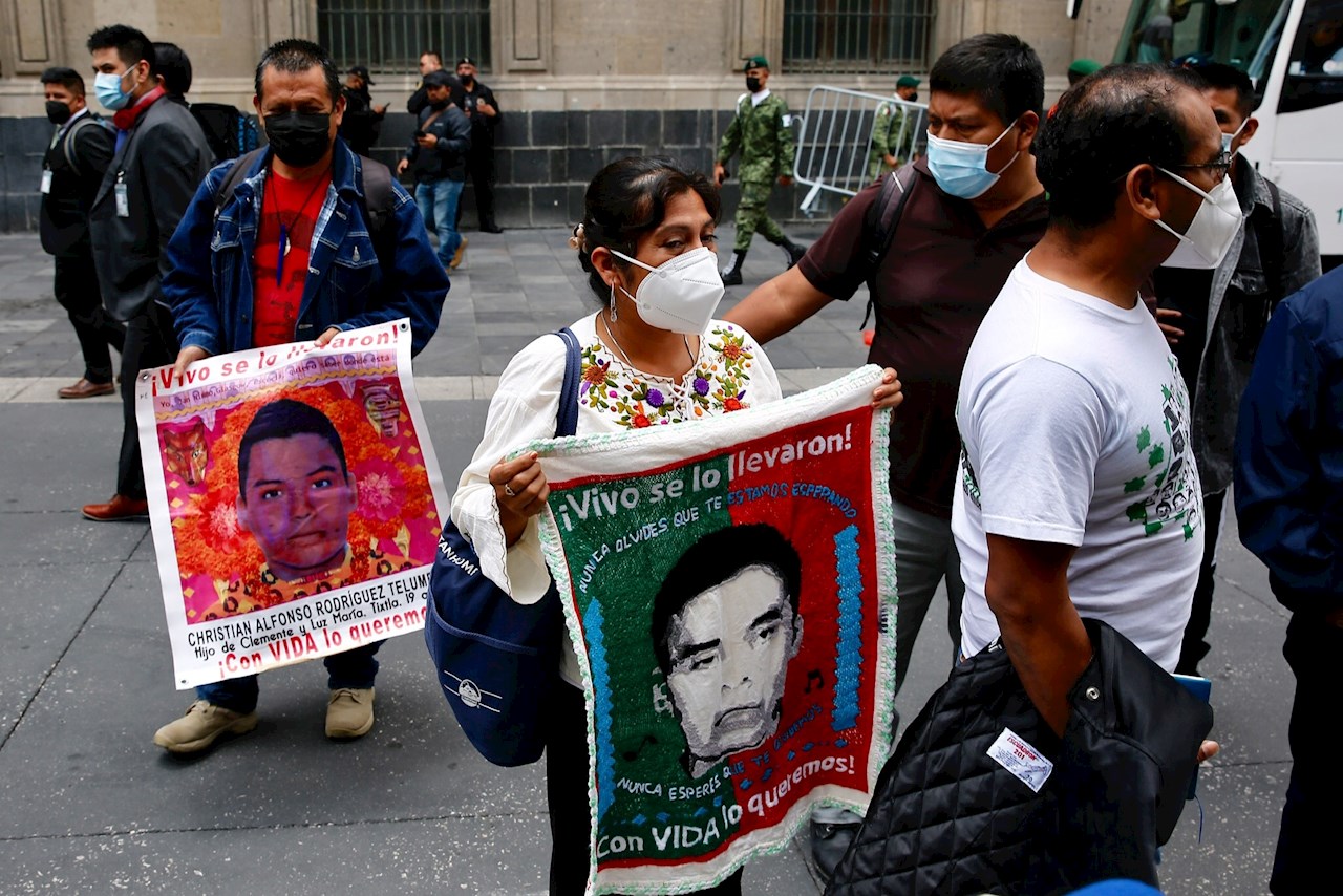 La muerte envuelve el caso Ayotzinapa en su séptimo aniversario