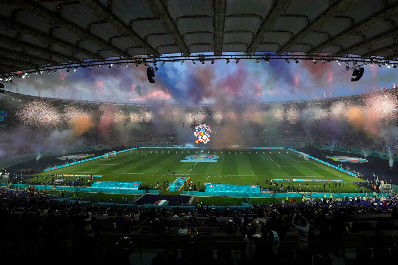 Fotogalería: La Eurocopa tiene su primer estadio lleno