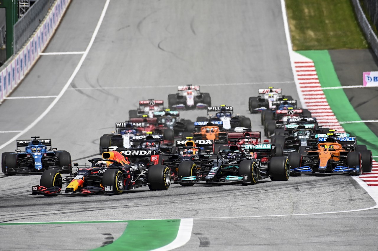 Gran Premio de Estiria: Verstappen gana y refuerza su liderato; “Checo” llega cuarto