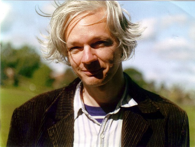 Stella Morris califica de “intolerable” detención de Julian Assange