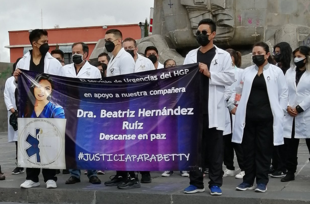 Médicos marchan en Hidalgo por justicia para la doctora Beatriz Hernández Ruiz