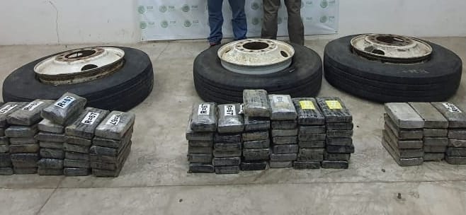 Descubren 100 kilos de cocaína en llantas de un camión en Chiapas