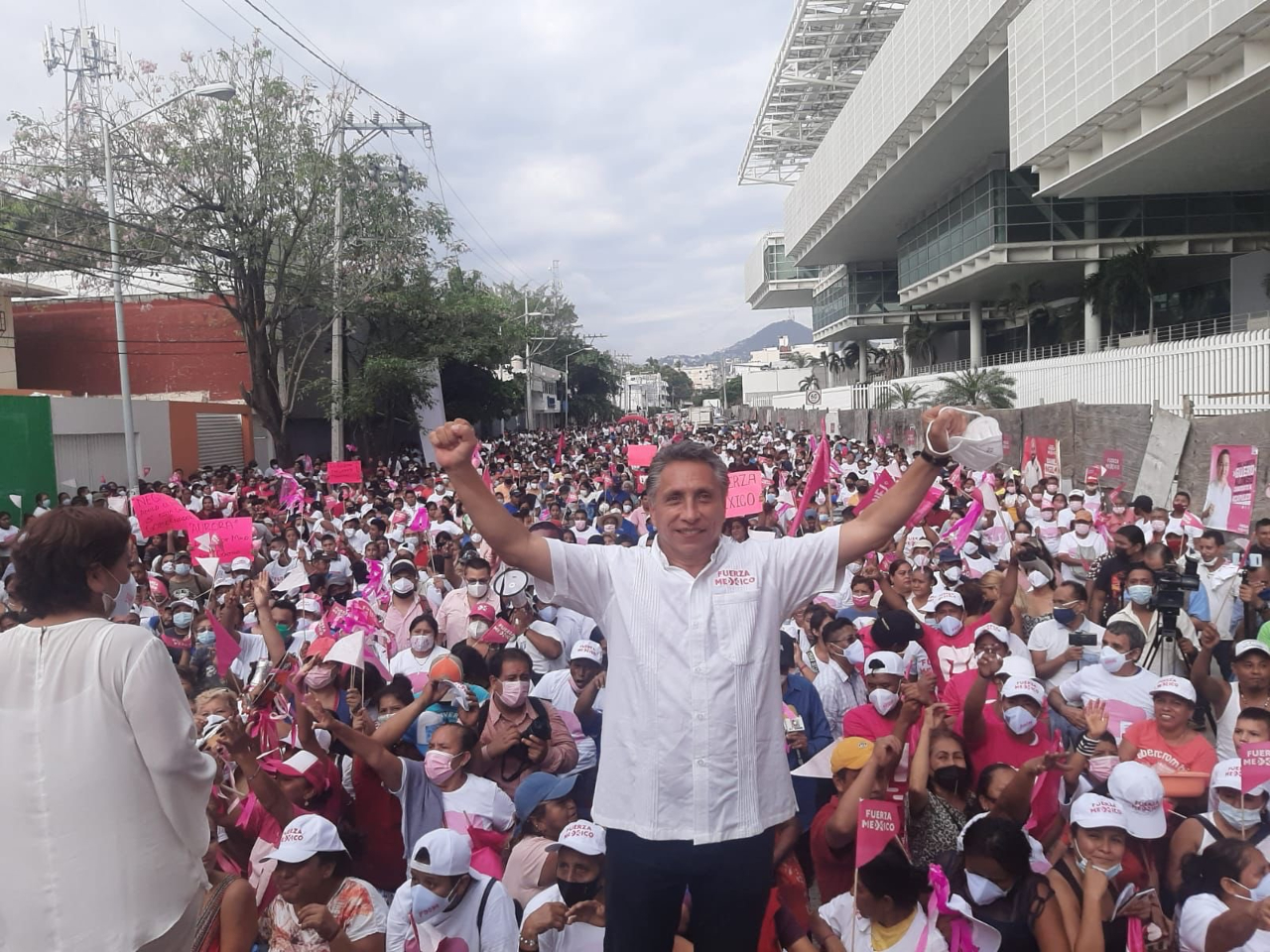 Elección en Guerrero: Manuel Negrete declina a favor de Evelyn Salgado
