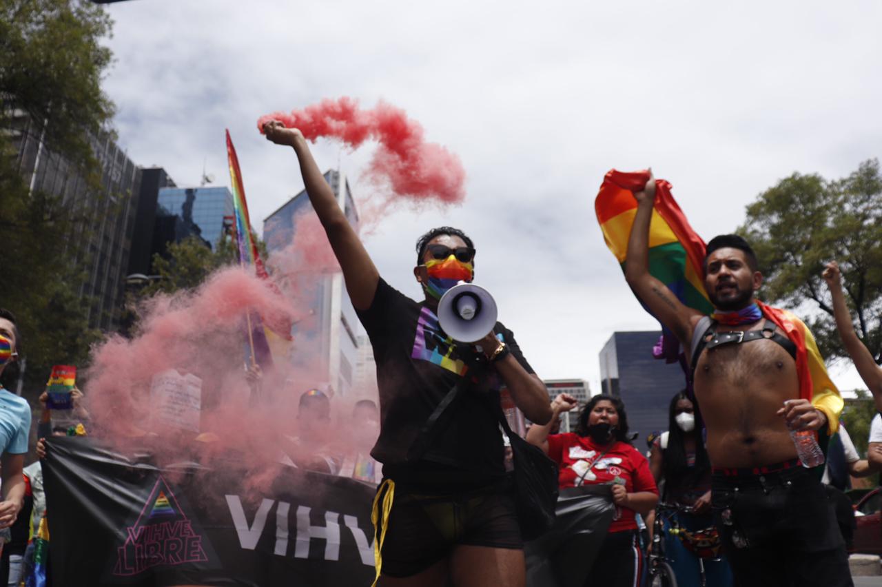 Sin desfile, marcha LGBT+ 2021 inicia en el Ángel de la Independencia