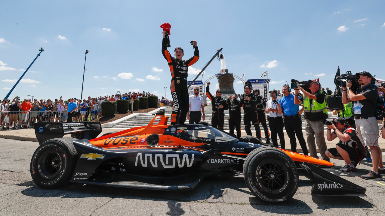 El mexicano “Pato” O’Ward gana su segunda carrera de IndyCar y lidera el campeonato