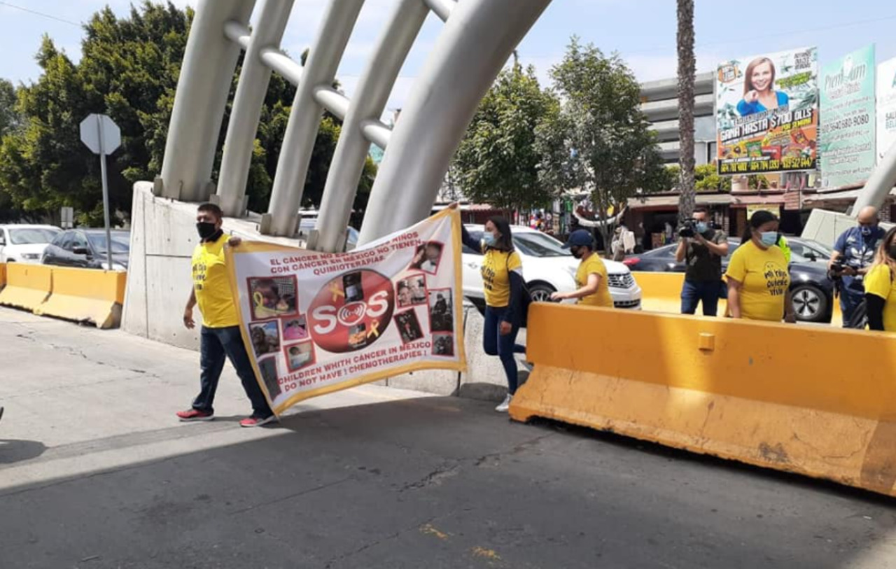 Padres de niños con cáncer llaman a marcha nacional y bloqueo en el AICM