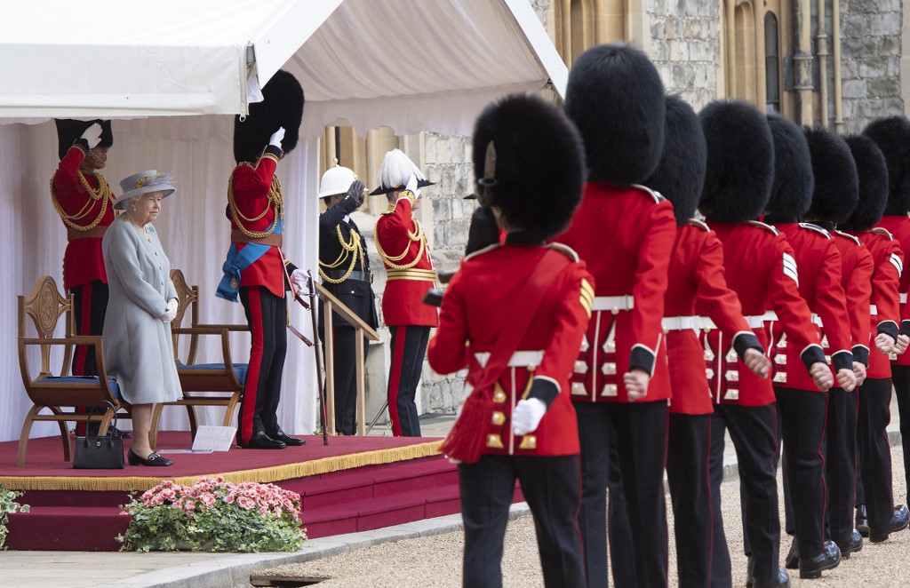 Isabel II celebra su cumpleaños con un desfile reducido