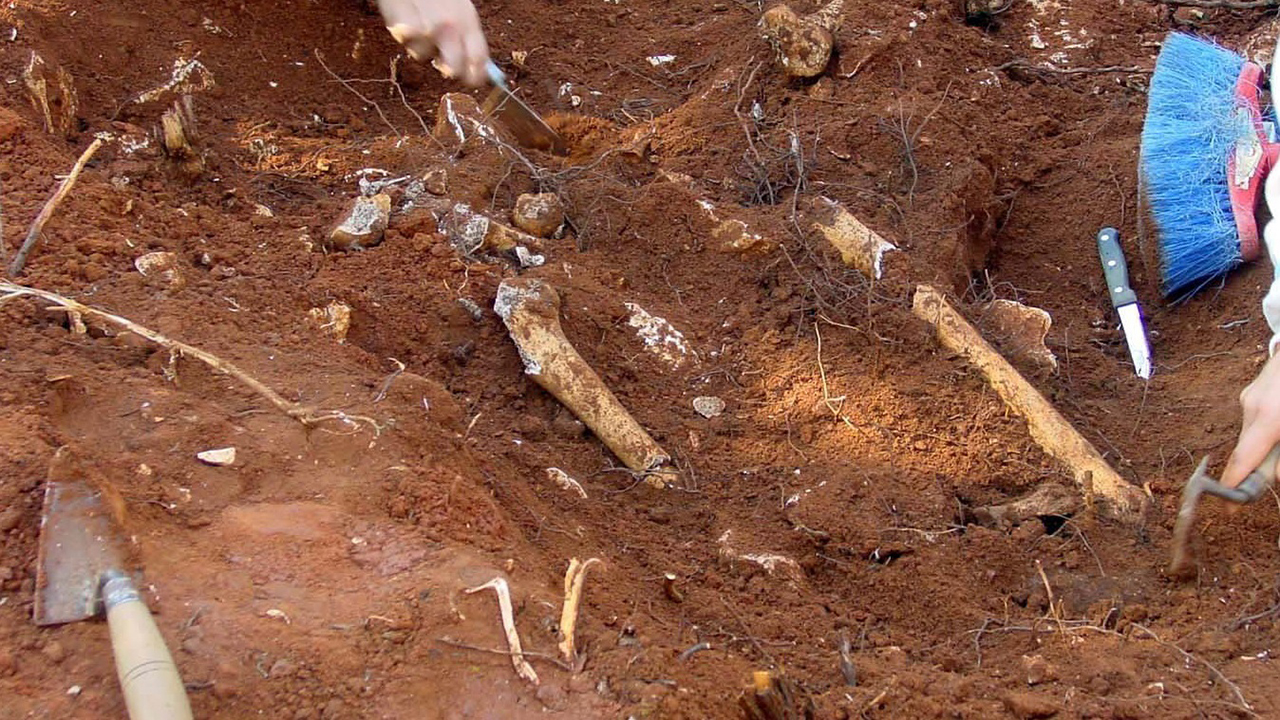 182 tumbas son halladas en otro internado para indígenas en Canadá
