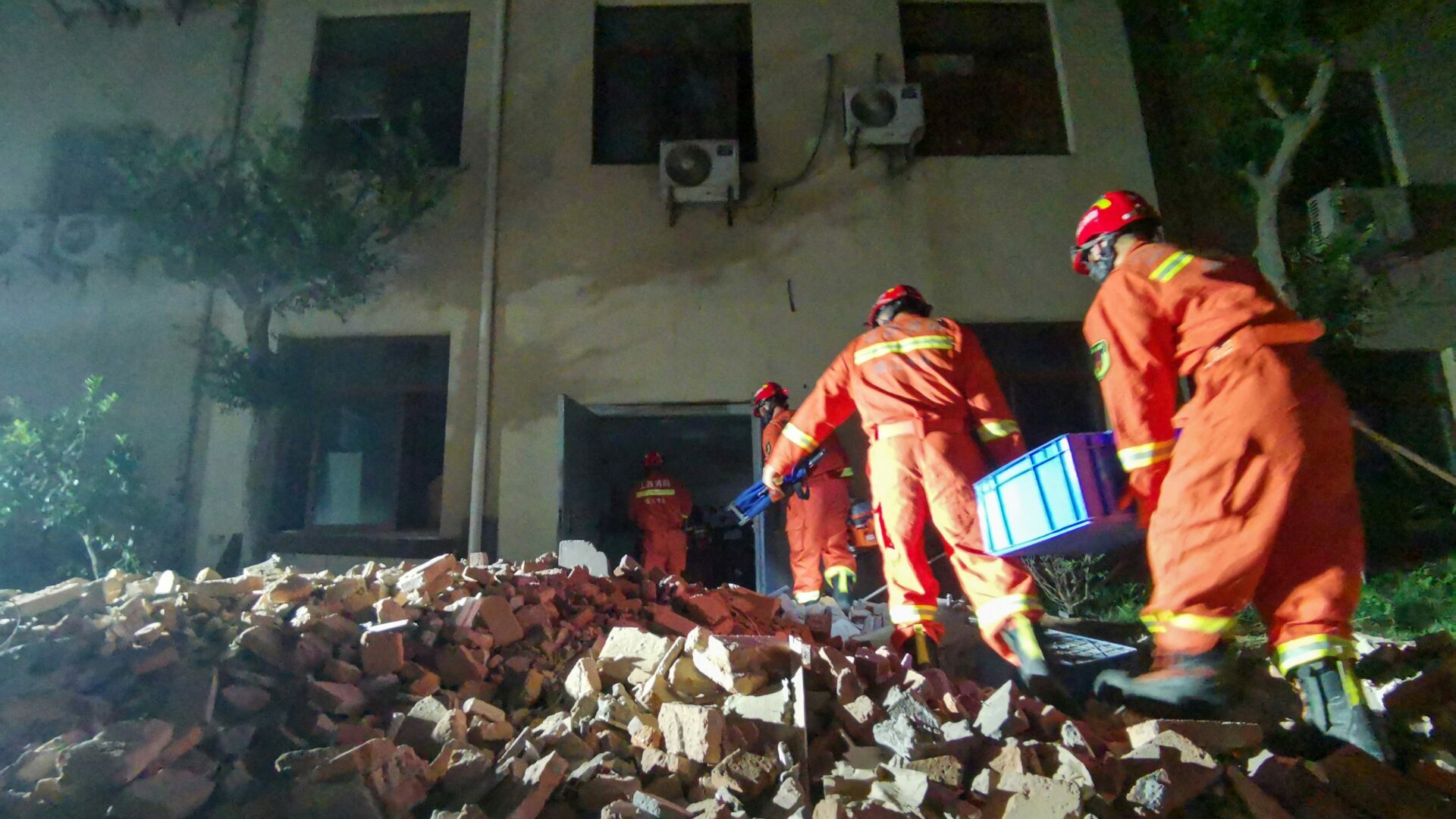 Reportan un muerto tras el derrumbe de un hotel en China