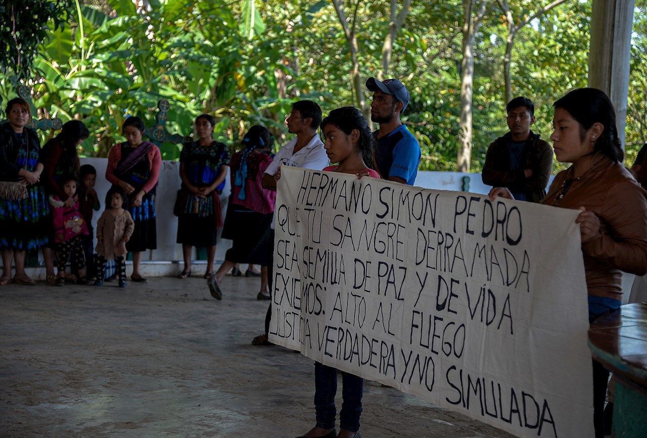 Indígenas tzotziles de Pantelhó y Chenalhó huyen de la violencia en Chiapas