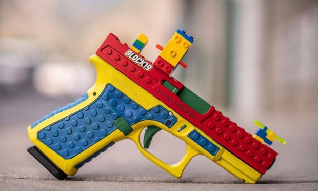 Compañía de Utah detiene la venta de pistolas cubiertas con bloques de Lego