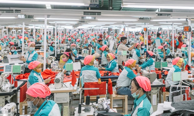 Las principales marcas de moda enfrentan una demanda legal sobre los derechos de los trabajadores textiles en Asia