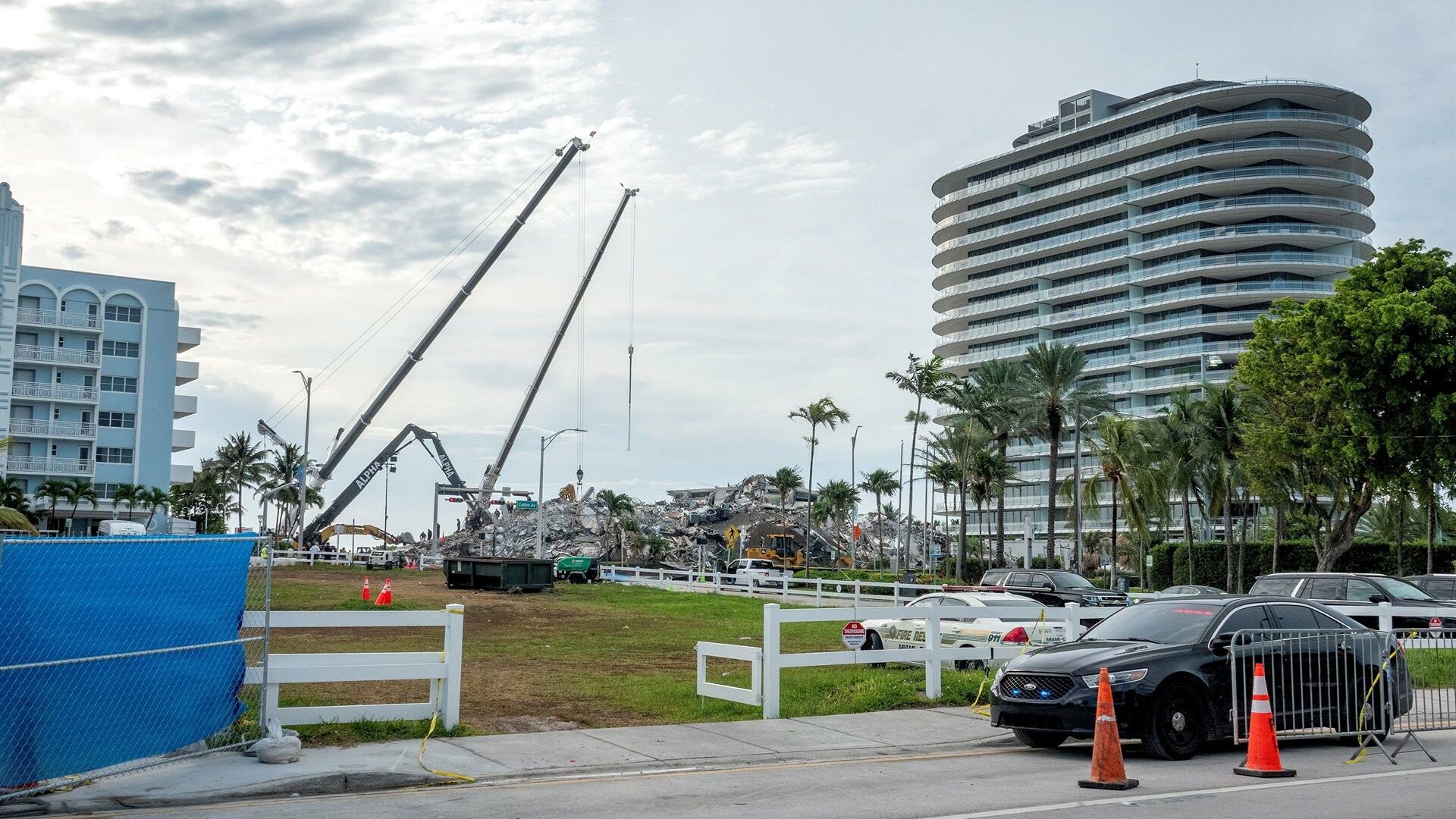 Tras demolición, reportan 28 fallecidos por colapso de un edificio en Florida