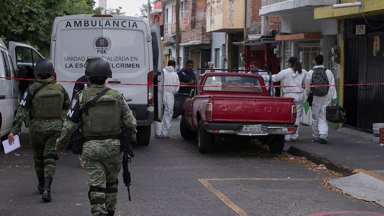 Asesinan a 8 presuntos sicarios en campamento clandestino en Michoacán