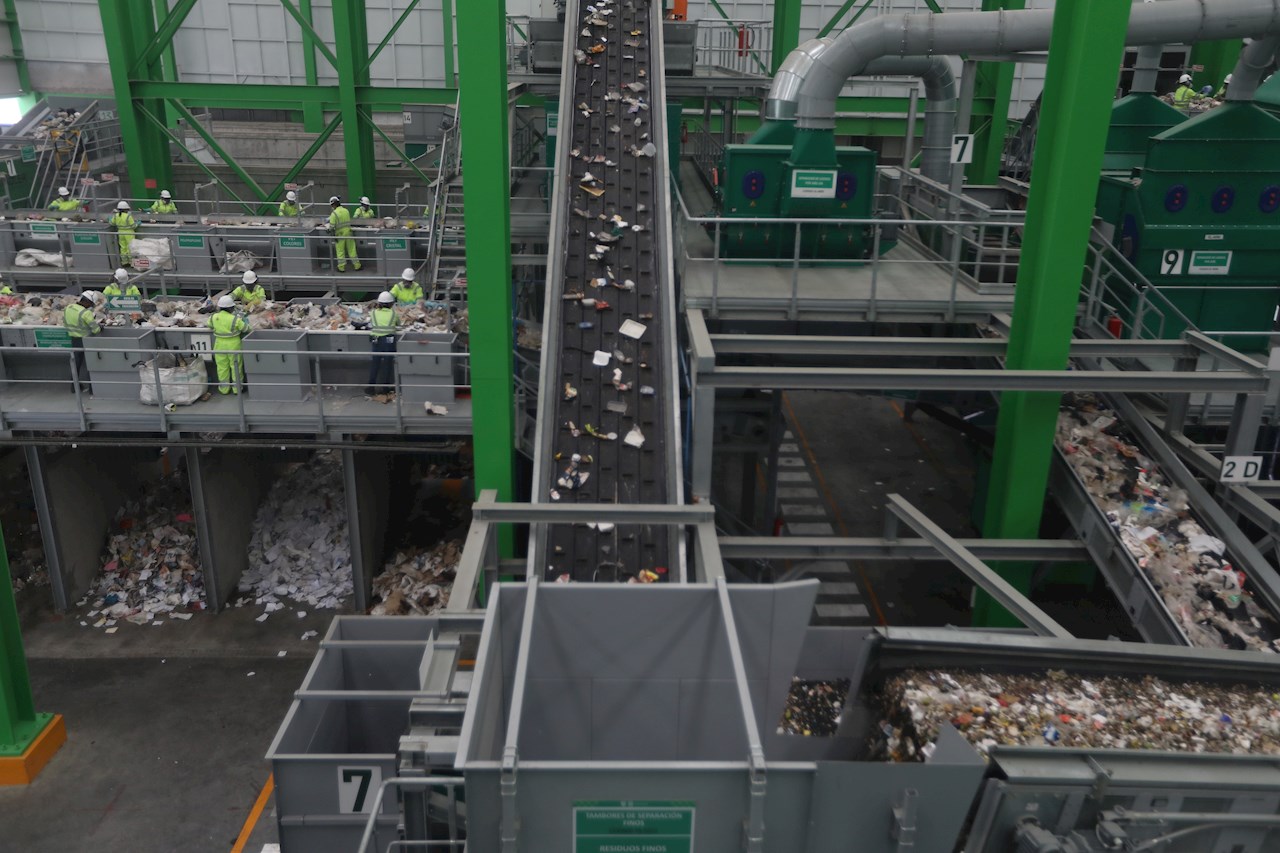 CDMX abre planta para procesar mil toneladas de residuos sólidos diarios