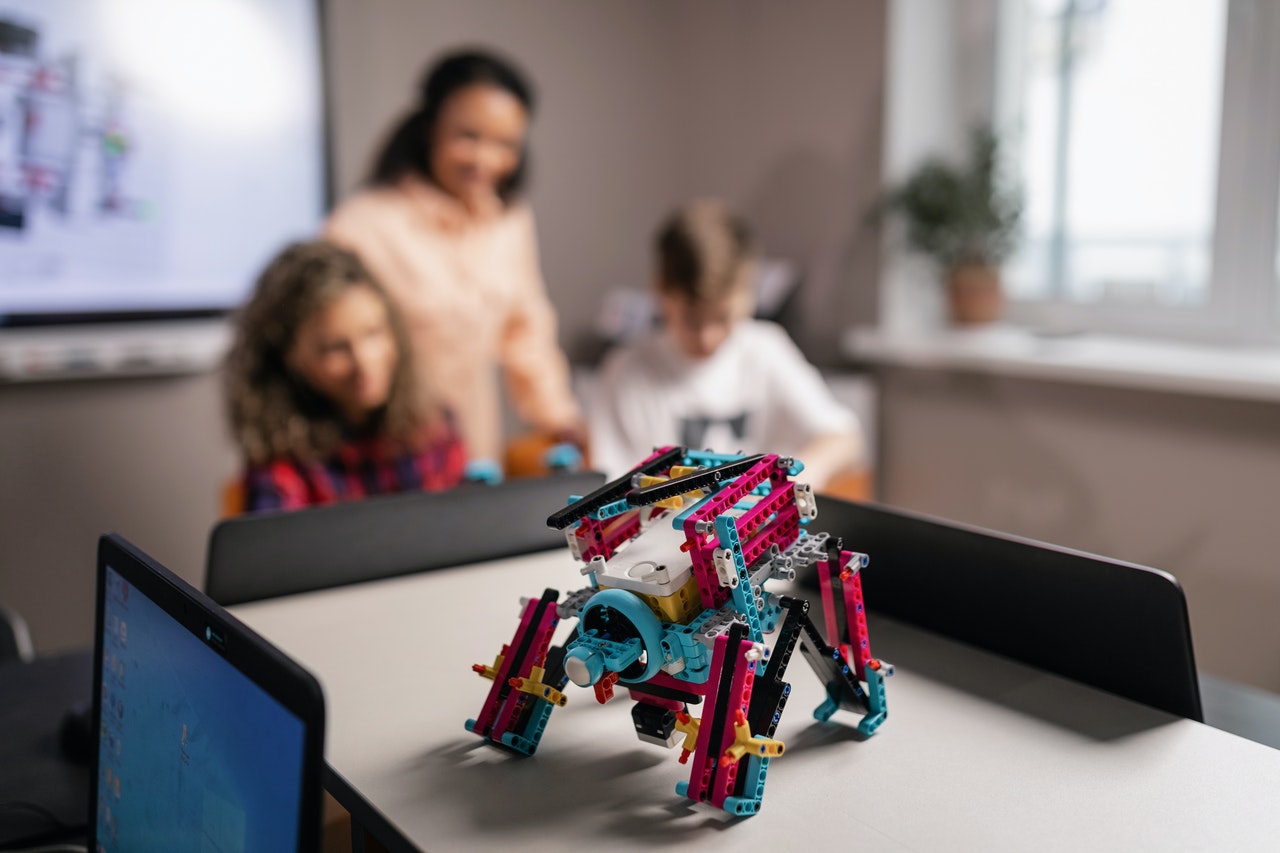 La programación y robótica pueden ayudar a tus hijas e hijos a desarrollar nuevas  habilidades
