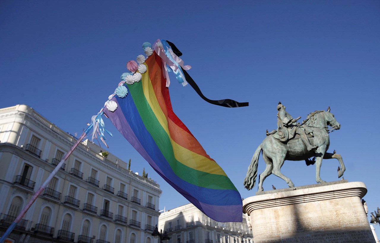 El asesinato de Samuel, joven gay, deriva en detenciones tras protestas en España