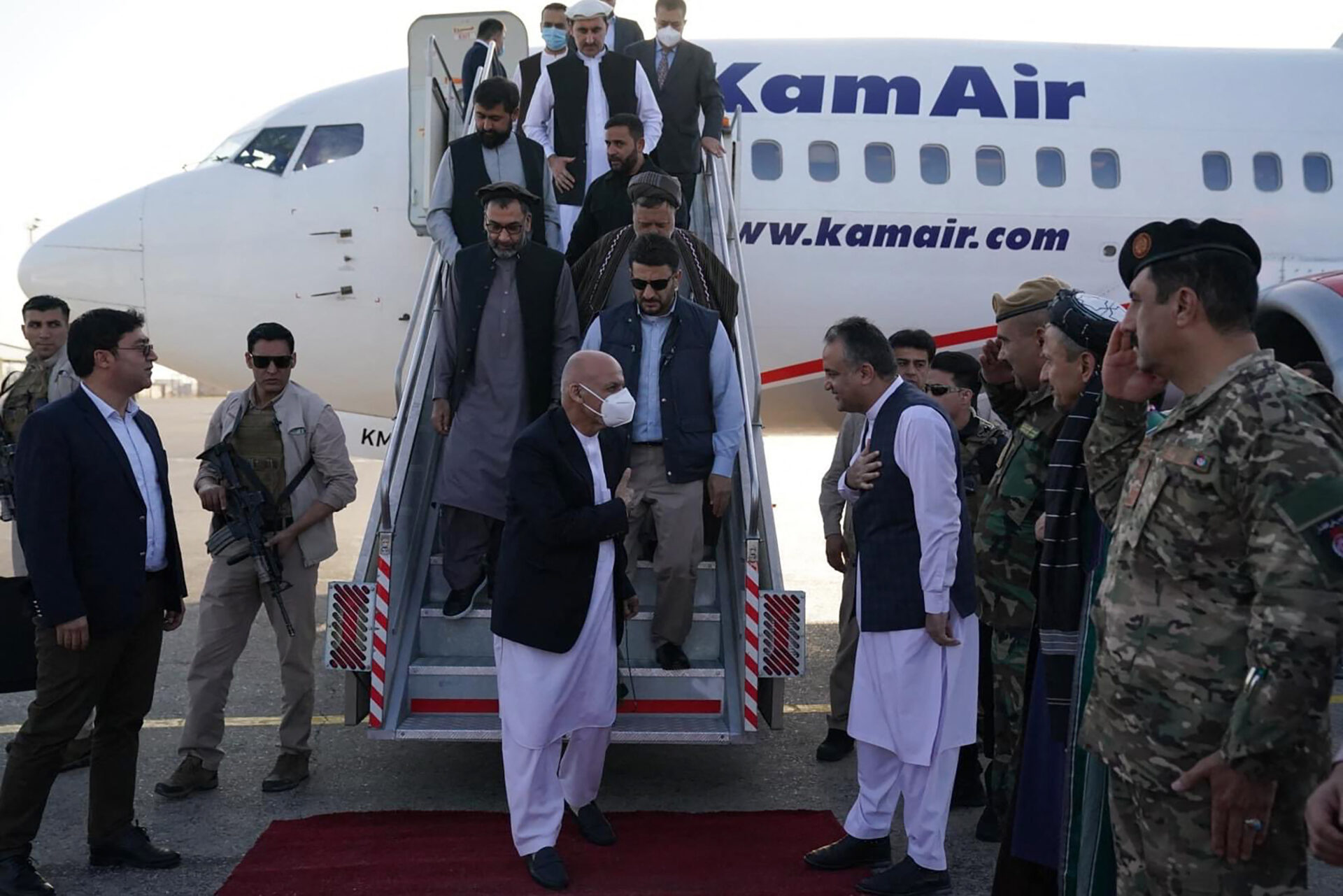 El expresidente afgano, en conversaciones para regresar al país