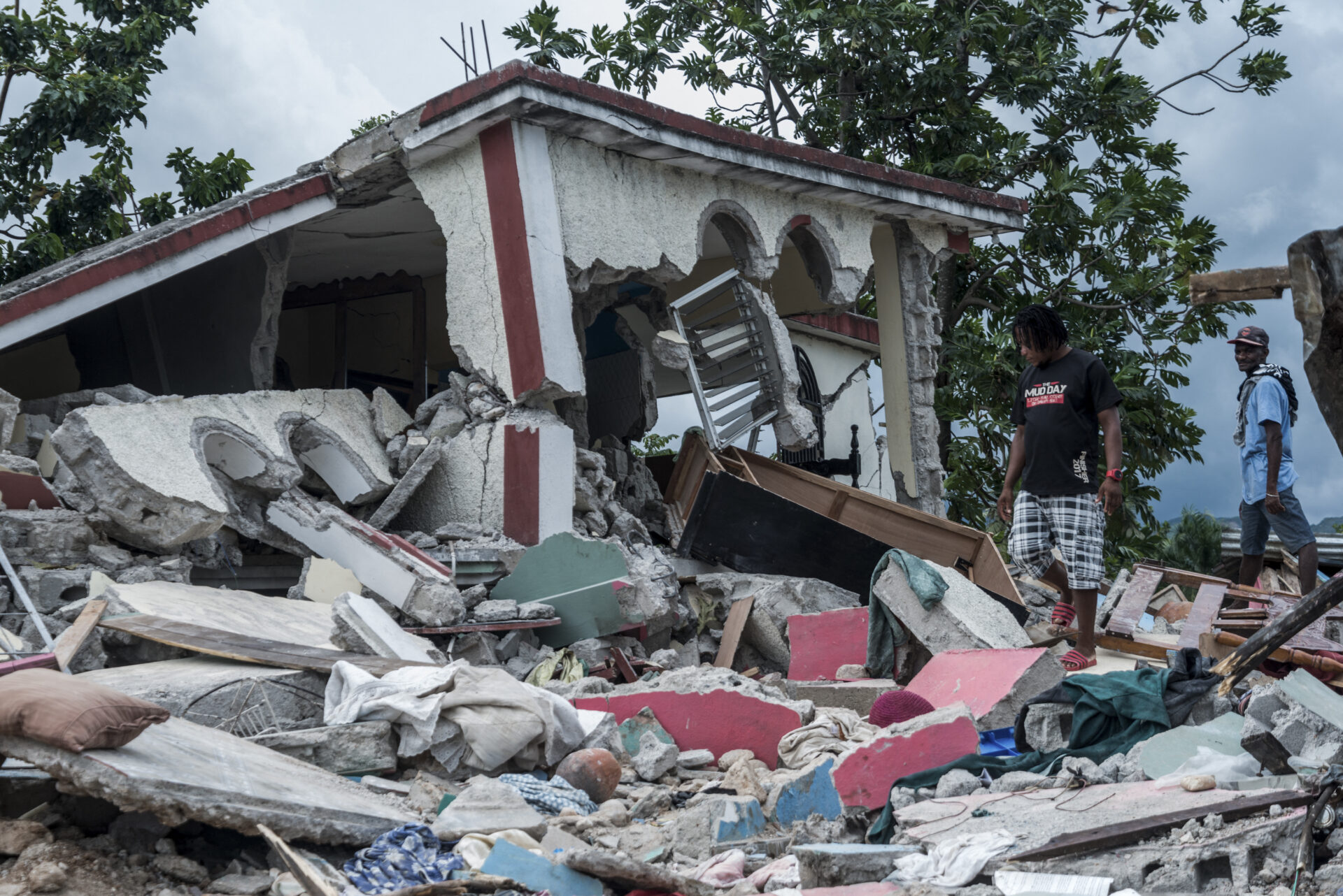 Muertes en Haití llegan a 1,941 luego de tres días del terremoto