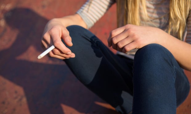 Los adolescentes han comenzado a fumar a gran escala y han olvidado las lecciones del pasado