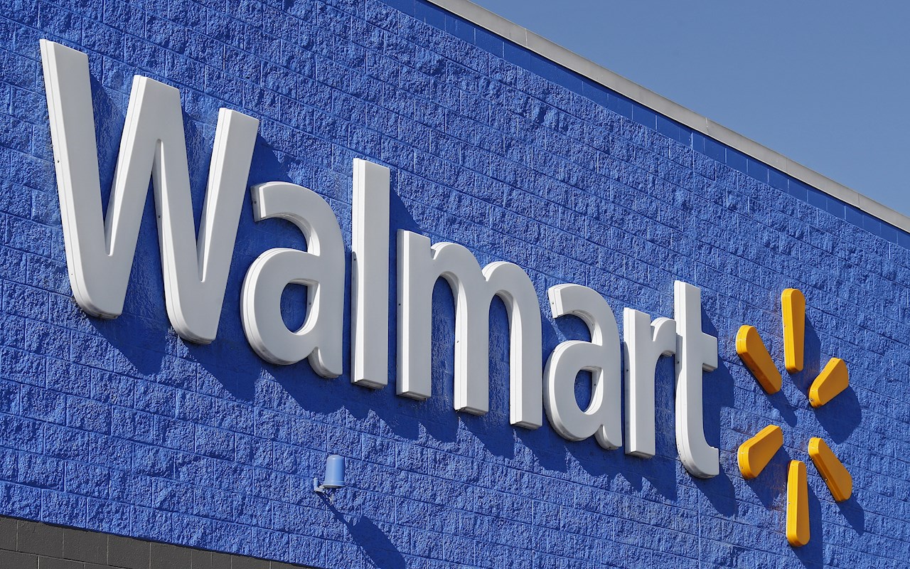 Los adultos mayores pueden volver como empacadores a Walmart solo en semáforo verde