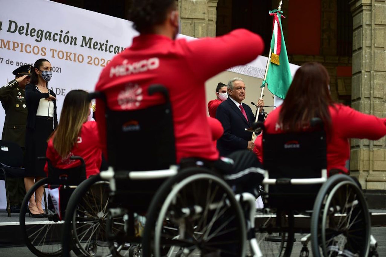 AMLO abandera a la delegación mexicana que participará en los Juegos Paralímpicos de Tokio