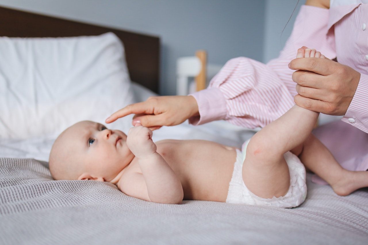 Un recién nacido usa poco la boca para respirar: mantén limpia su nariz