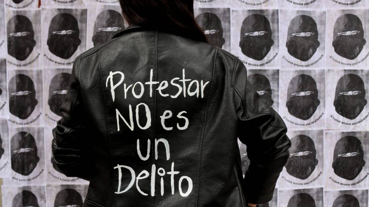 ‘No vamos a dejar de salir’: feministas acusan persecución en la CDMX