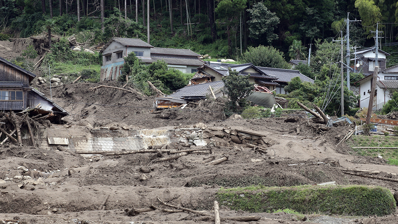 6 muertos, 4 desaparecidos y 4 mil hogares dañados por lluvias en Japón