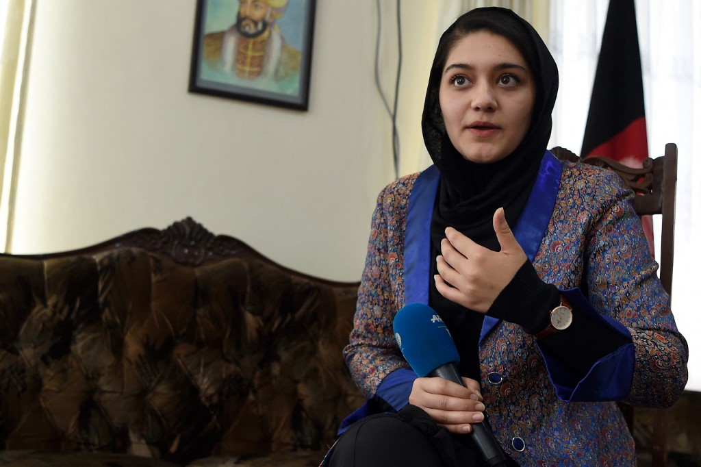 Mujeres afganas temen perder sus derechos tras el regreso del régimen talibán
