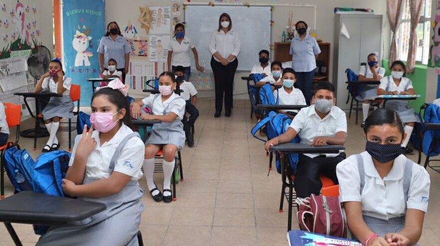 Niños y niñas regresan a clases con mínimo de contagios y con ómicron al acecho