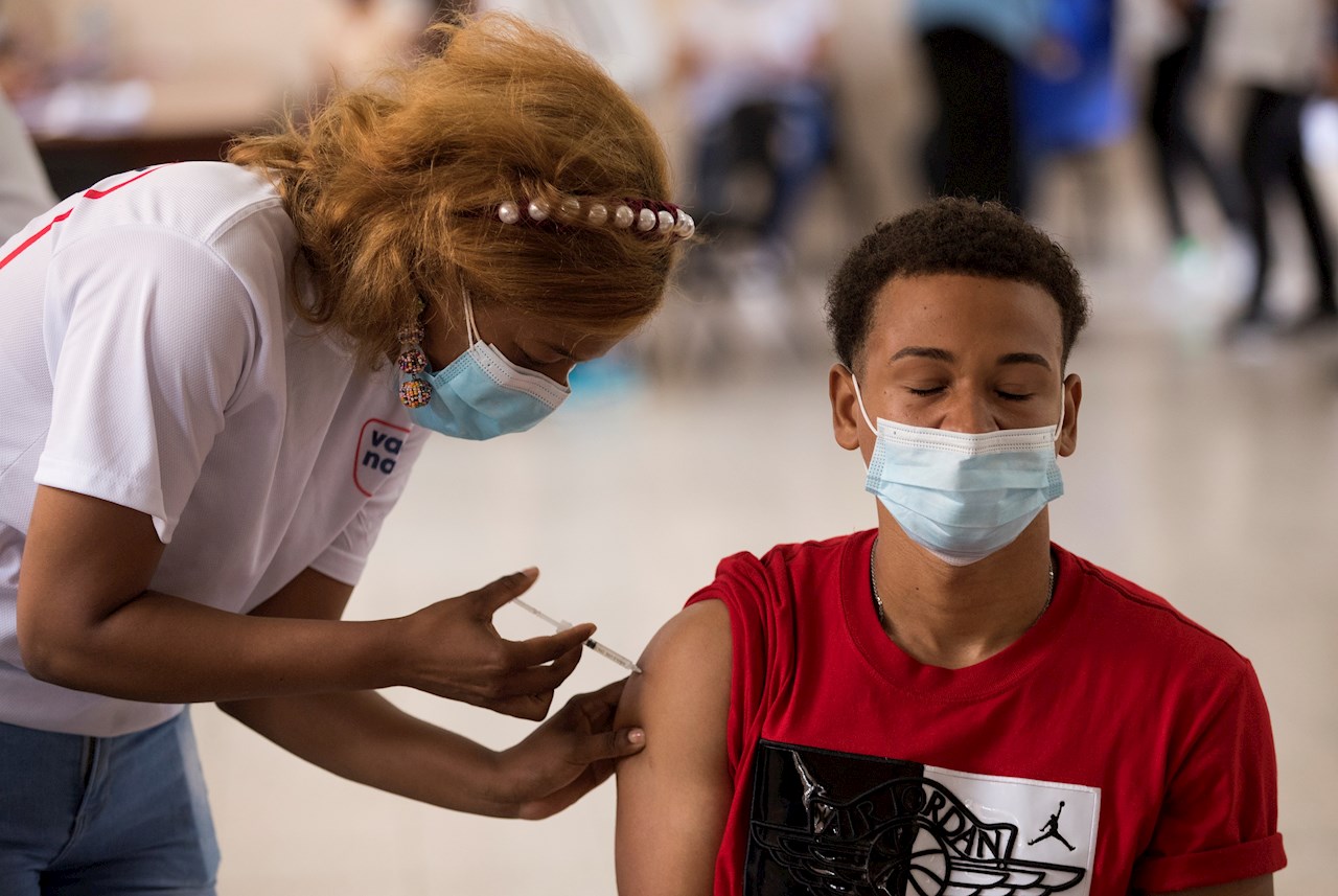 En Latinoamérica solo 1 de cada 5 personas está vacunada contra Covid-19: OPS