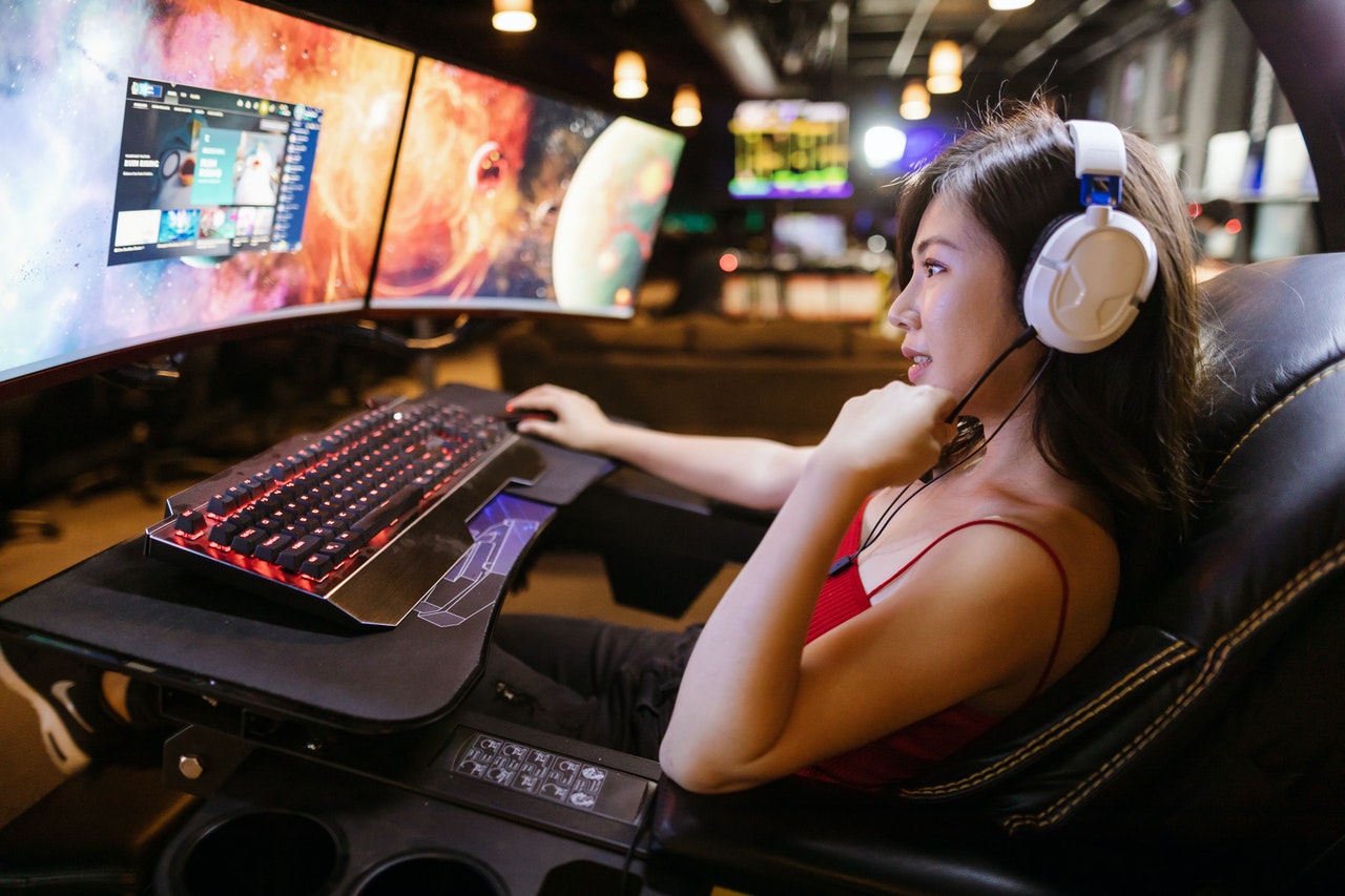 Jóvenes chinos se topan con duras restricciones para jugar videojuegos